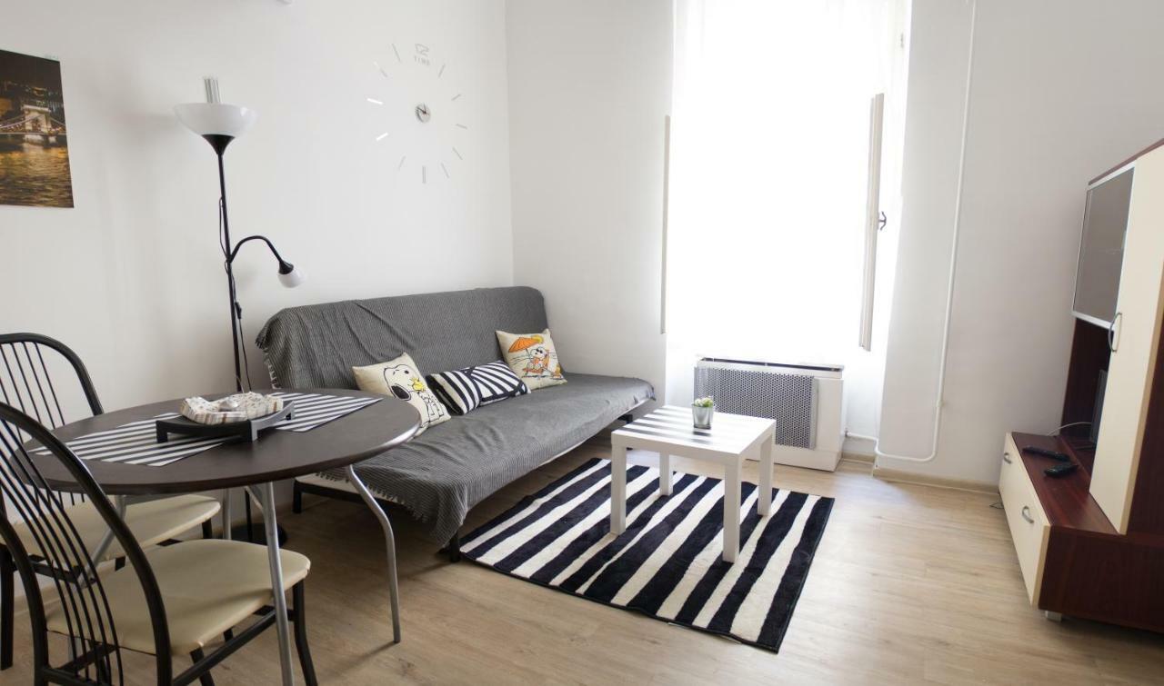 Minion & Snoopy Apartman Budapest Exteriör bild