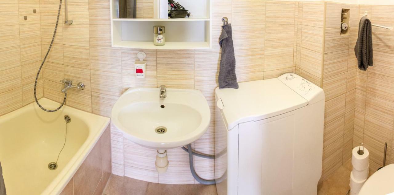 Minion & Snoopy Apartman Budapest Exteriör bild